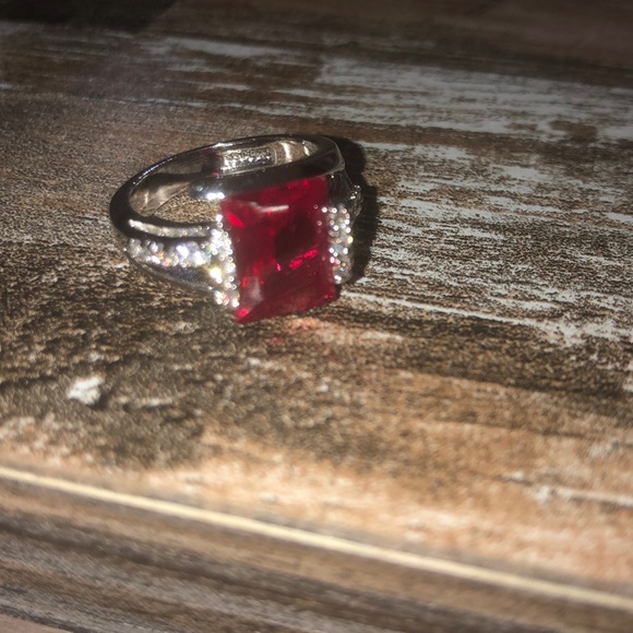 Gorgeous Red Ring - Picture 2 of 2